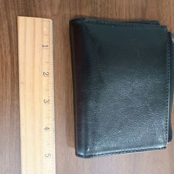 Black Vegan Leather Wallet - Picture 2 of 6